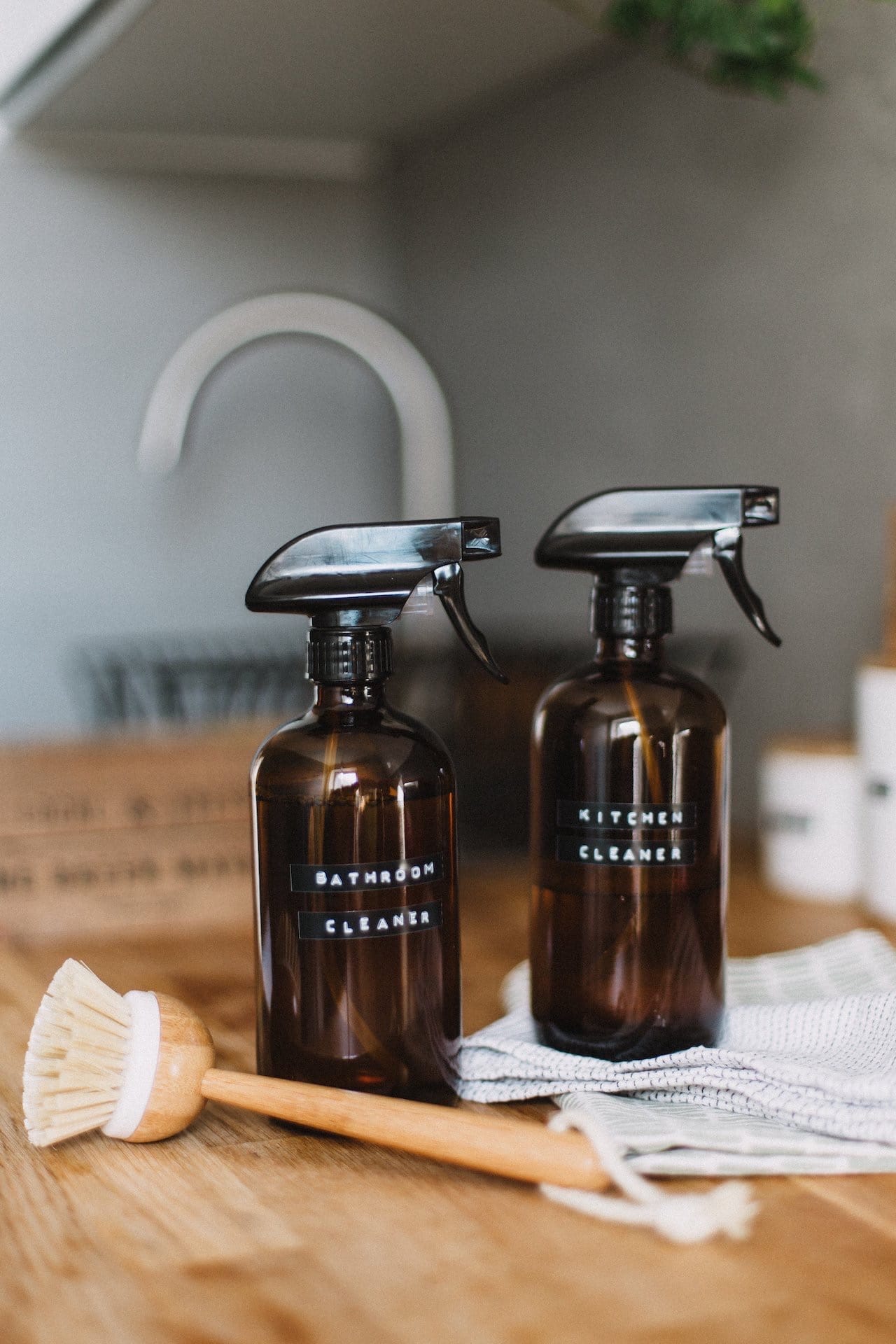 1 guide to deep cleaning your home before a move
